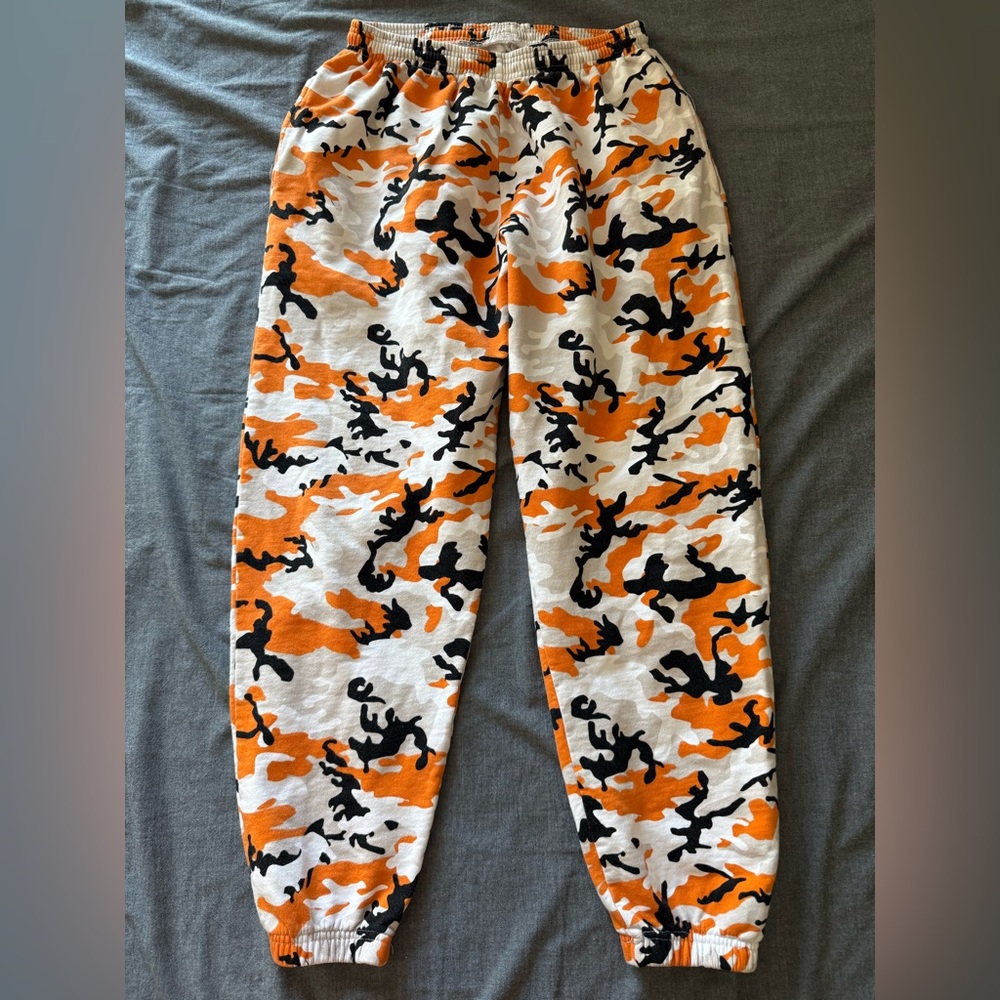 Kylie sweatpants size L